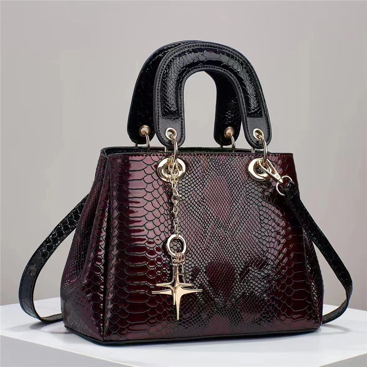Bolso bandolera de moda para mujer que combina con todo