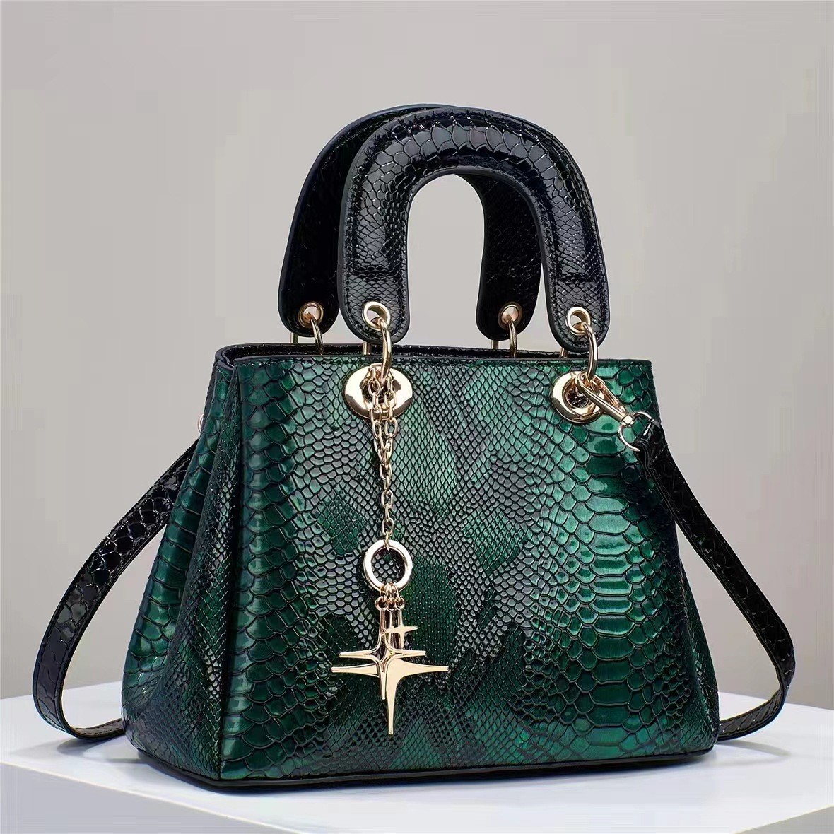 Bolso bandolera de moda para mujer que combina con todo