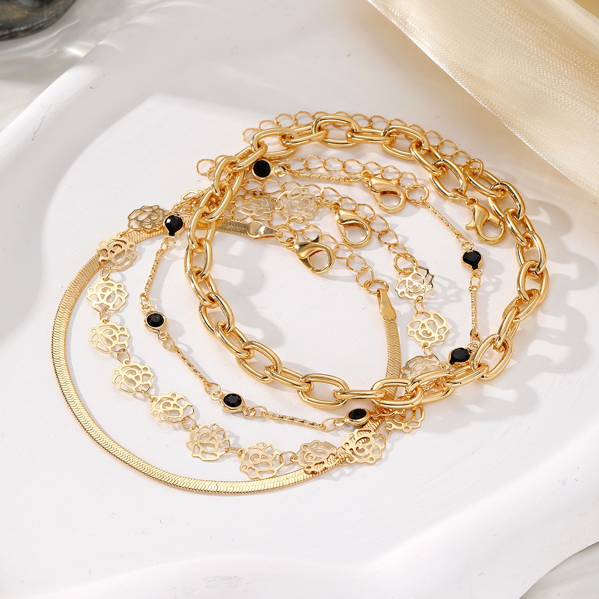 Conjunto de 4 tobilleras con diamantes negros y rosas