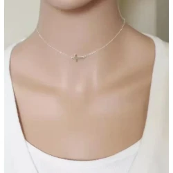 Collar de clavícula con cruz de moda