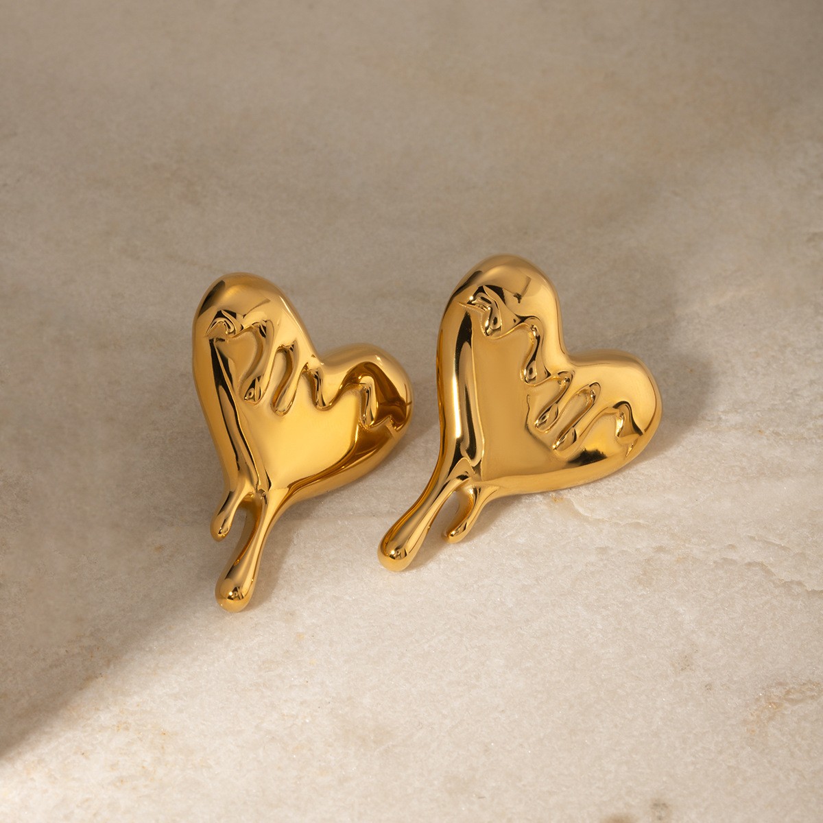 Pendientes de corazón de amor fundido de acero inoxidable dorado