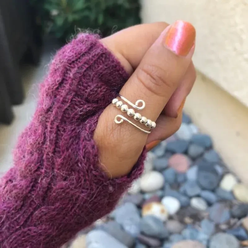 Anillo antiestrés y ansiedad con giros gratis y cuentas de colores