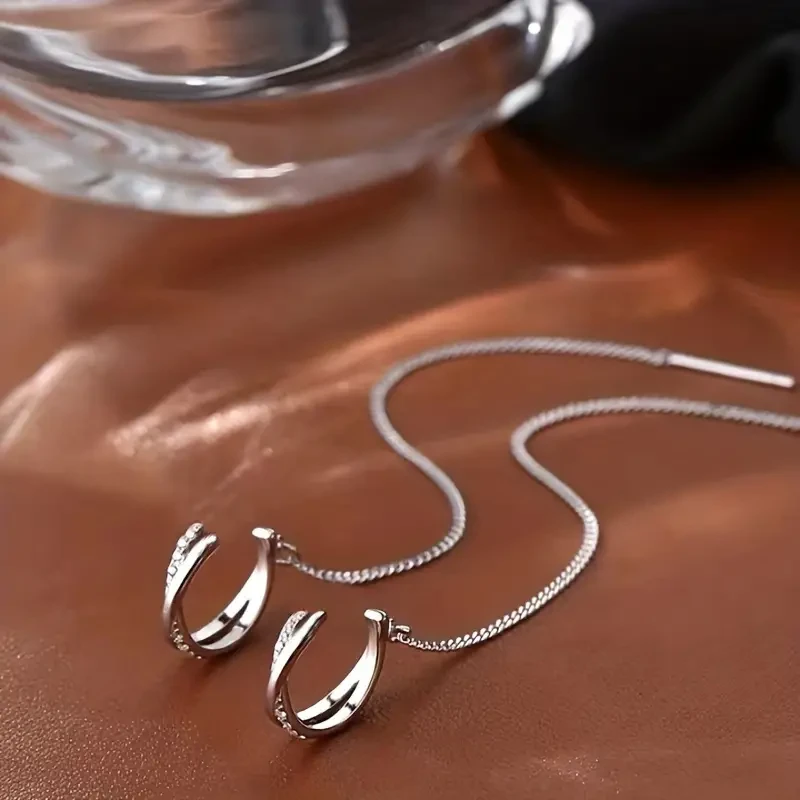 Pendientes de rosca con circonitas brillantes