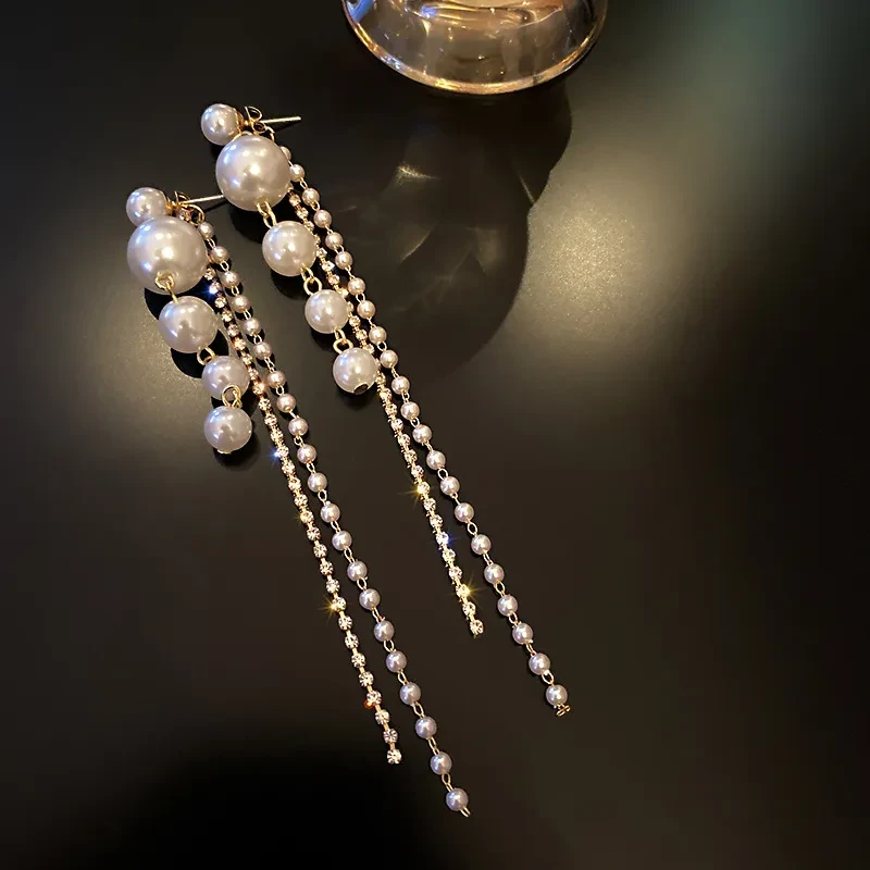Pendientes largos con borlas de perlas con temperamento