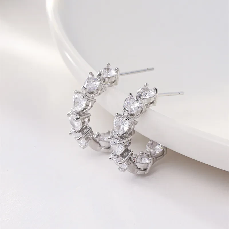 Adorno de clip de oreja de diamantes de imitación simple
