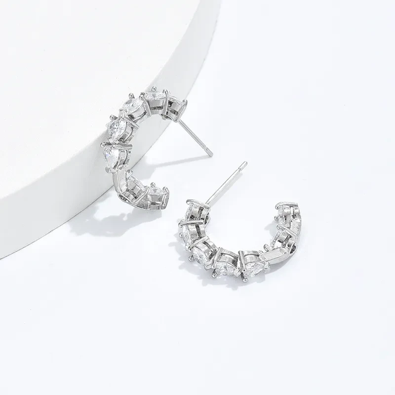 Adorno de clip de oreja de diamantes de imitación simple