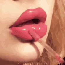 Aceite y brillo voluminizador de labios instantáneo