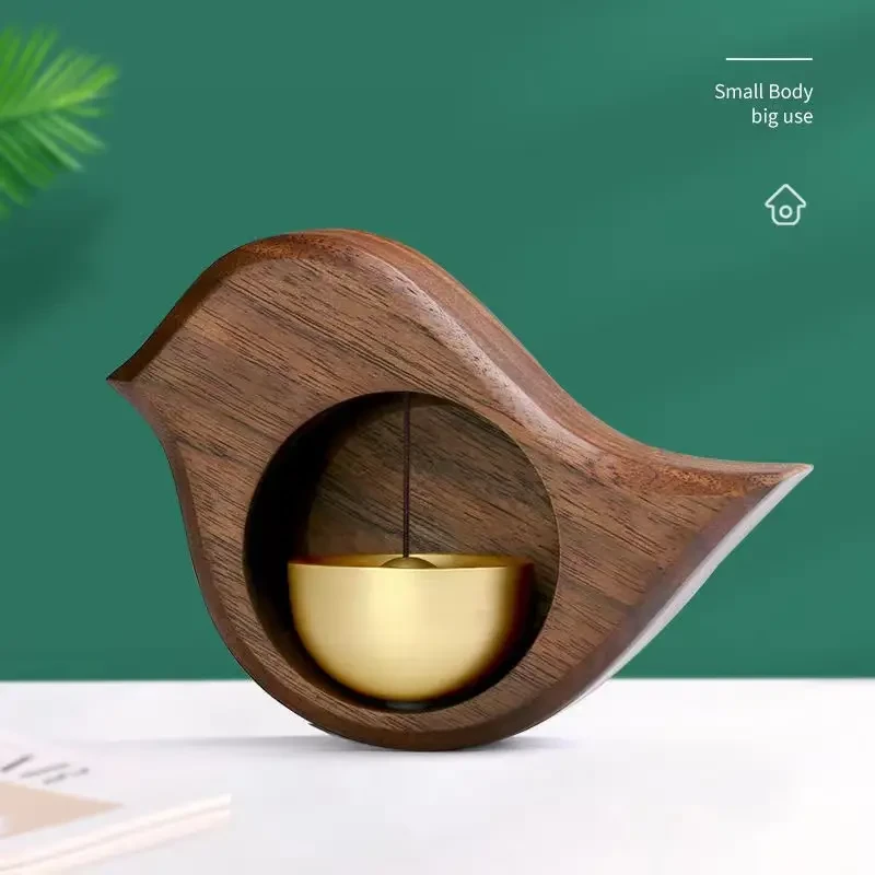 Encantador carillón de viento de madera con dibujos animados