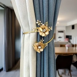 Elegante soporte para cortina de metal con perlas sintéticas y tres