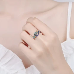 Anillo de moissanita con microincrustaciones