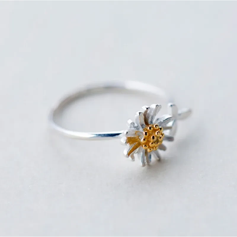 Anillo de hoja pequeña de margarita