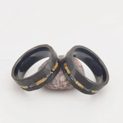 Lote plano de anillos de oro y tungsteno