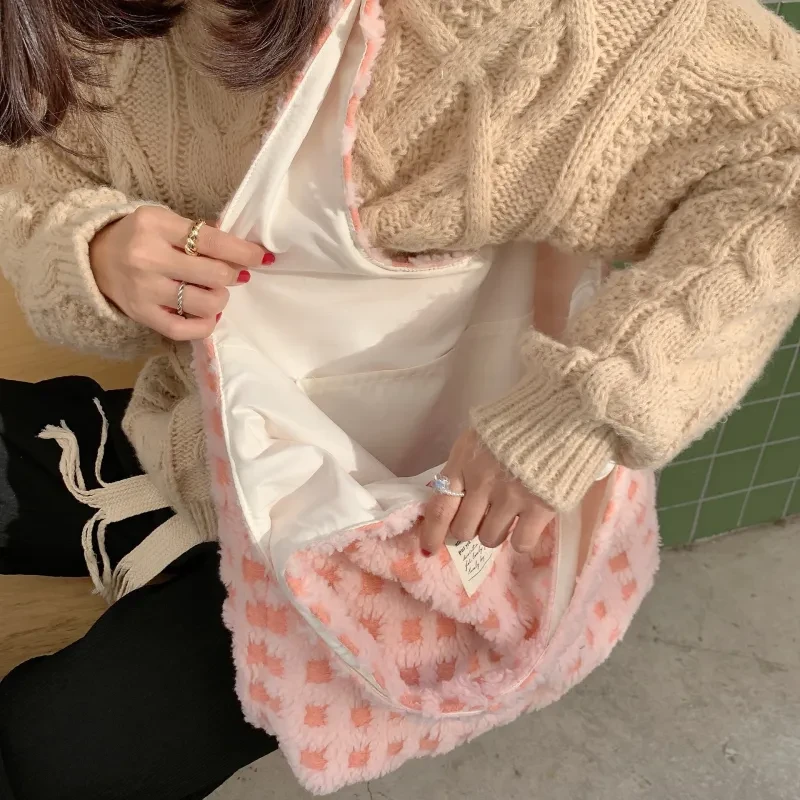 Bolso tote minimalista de franela con diseño de gofre