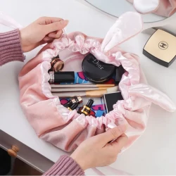 Bolsa de almacenamiento de cosméticos con forma de conejito
