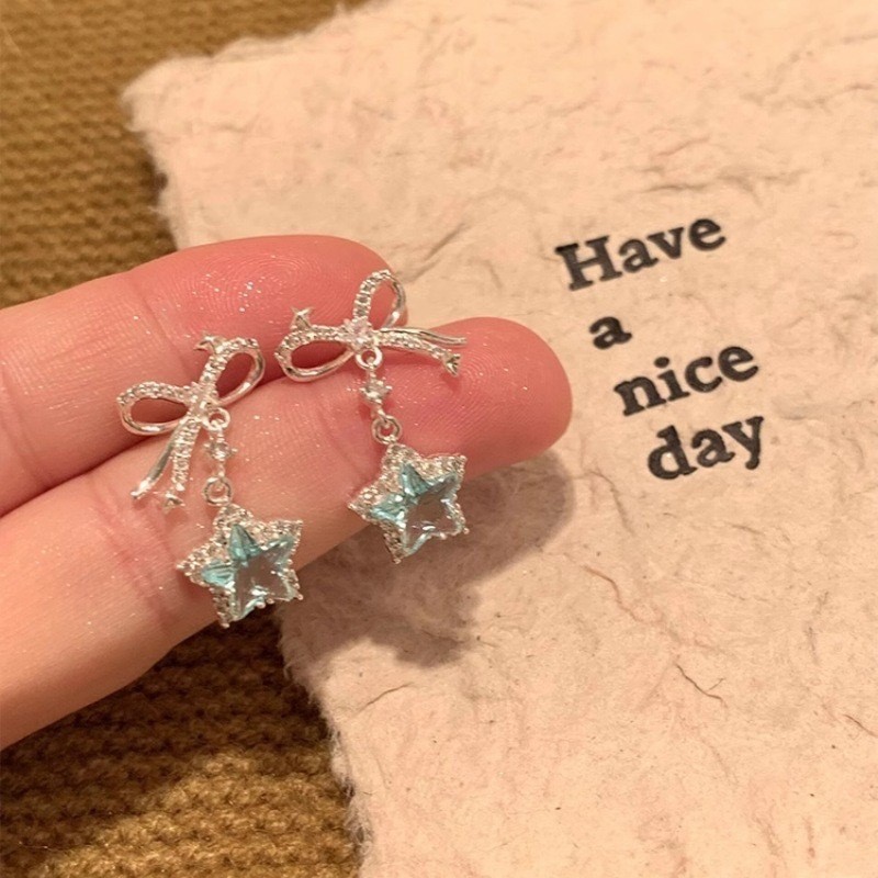 Pendientes de estrella con diamantes azules celestiales