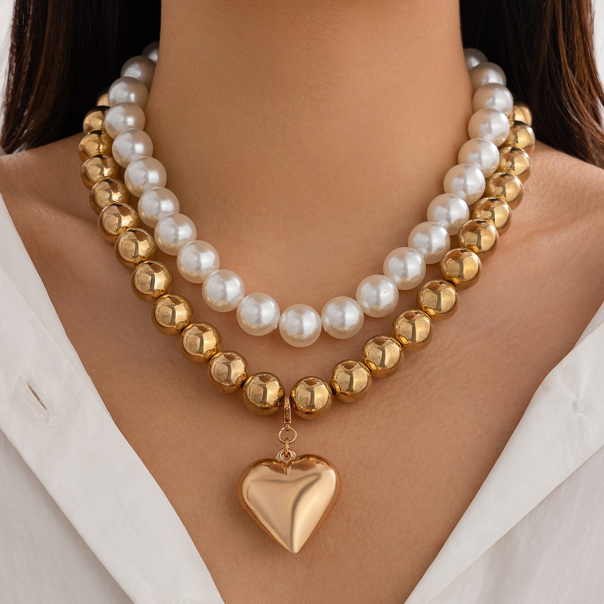 Collar de clavícula con cuentas de corazón dorado