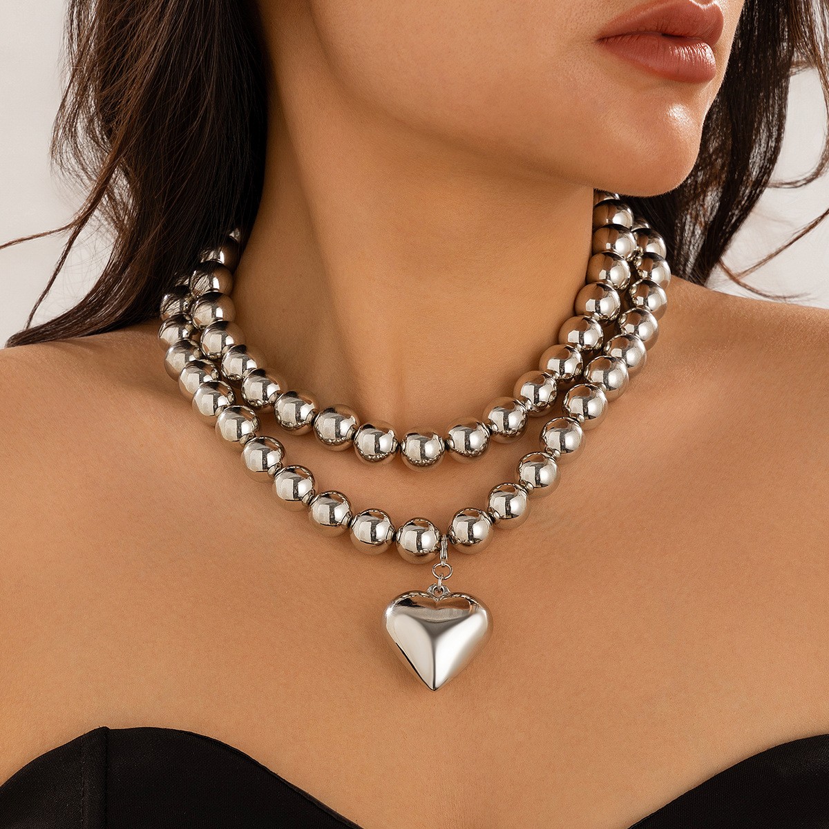 Collar de clavícula con cuentas de corazón dorado