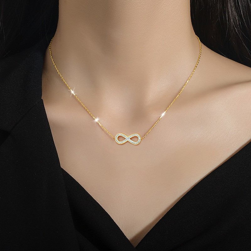Collar minimalista con lazo dorado