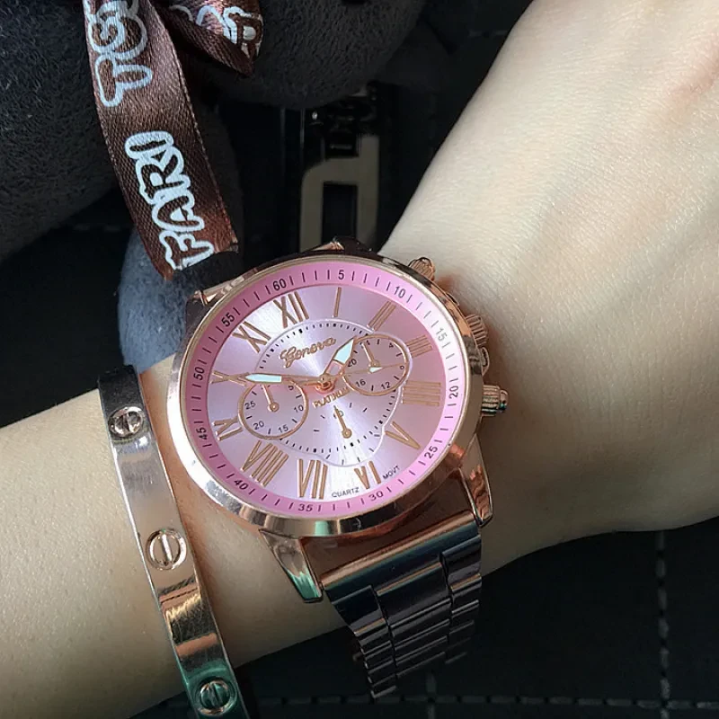 Elegante reloj de cuarzo de aleación para mujer