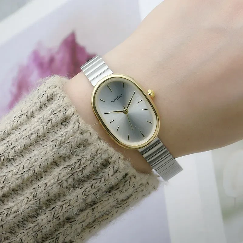 Elegante reloj de mujer con correa ovalada de bambú