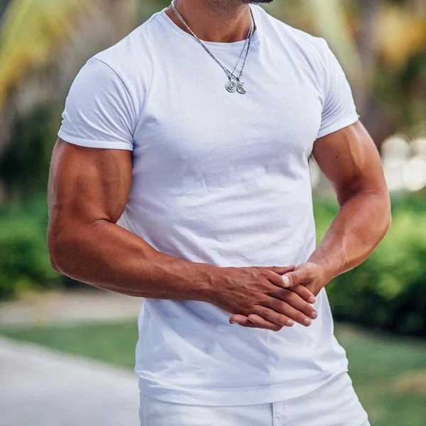 Camiseta deportiva de manga corta con cuello redondo y estampado liso