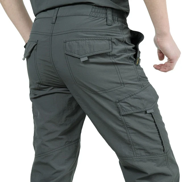 Pantalones cargo holgados con cintura elástica y múltiples bolsillos para hombre