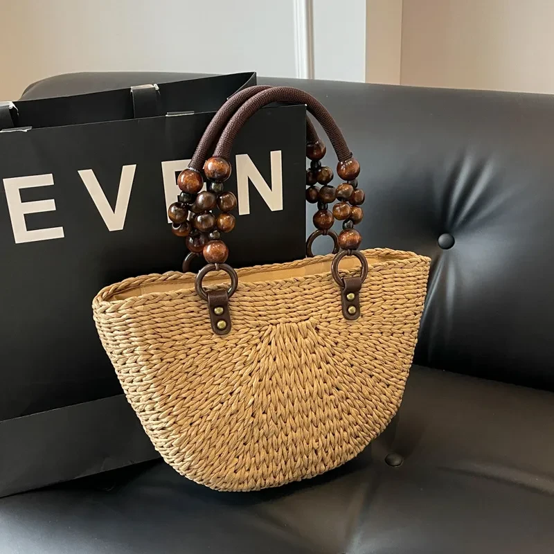 Bolso de mano semicircular trenzado