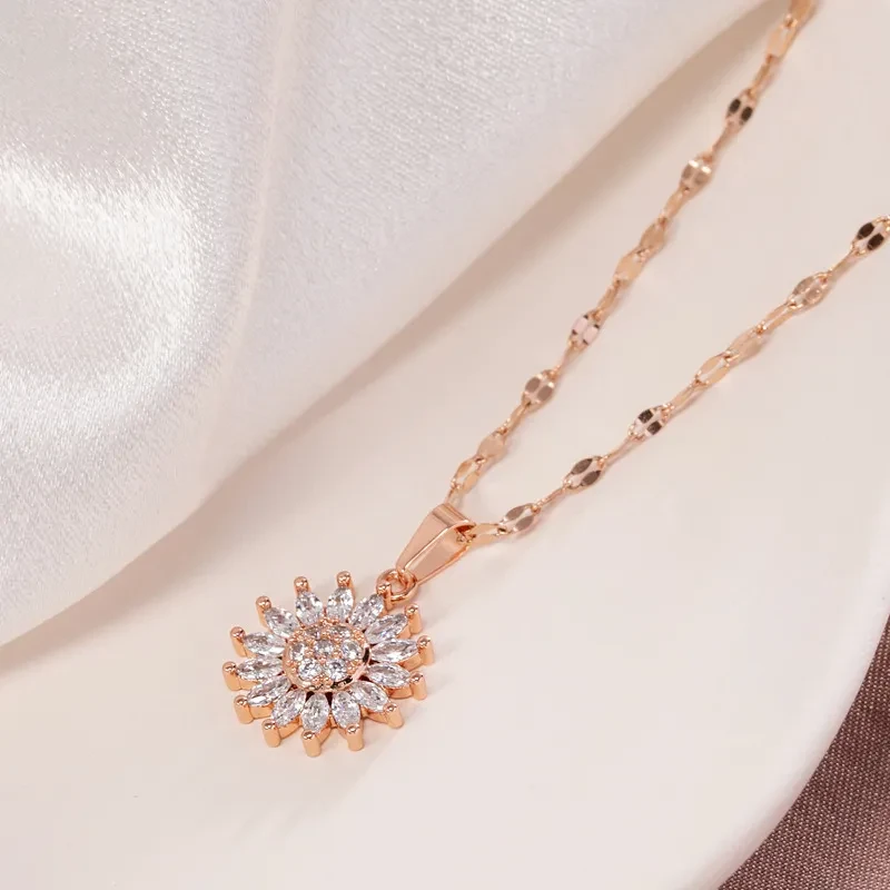 Collar con colgante de circón y girasol en oro rosa