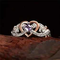 Anillo de compromiso con diseño de corazón radiante y rosa