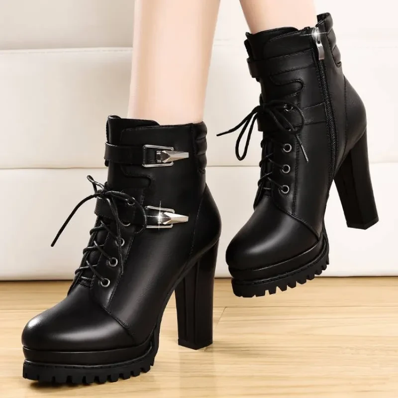 Zapatos de tacón alto británicos para mujer