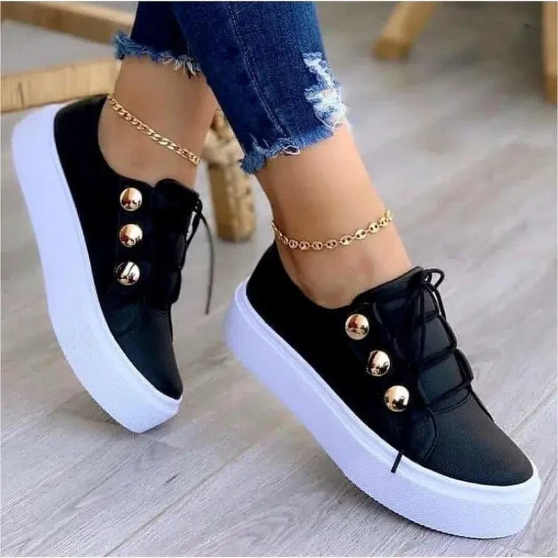 Zapatillas planas con cordones y remaches para mujer