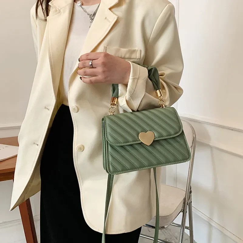 Bolso bandolera de cadena para mujer con diseño de metal con forma de corazón