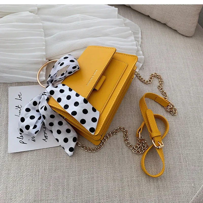 Bolso pequeño de moda con textura de cadena