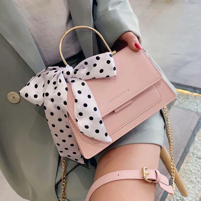 Bolso pequeño de moda con textura de cadena