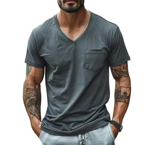 Camiseta de manga corta con bolsillo de parche y cuello en V en mezcla de algodón
