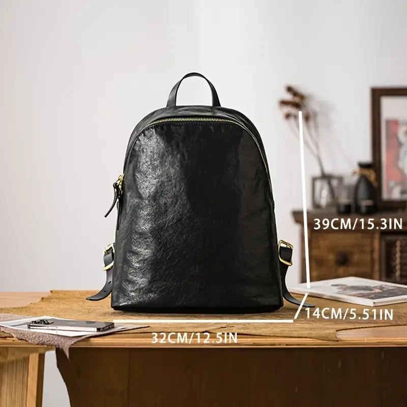 Mochila de piel de vaca impermeable de estilo vintage para hombre: un bolso de cuero retro moderno para viajes y desplazamientos.