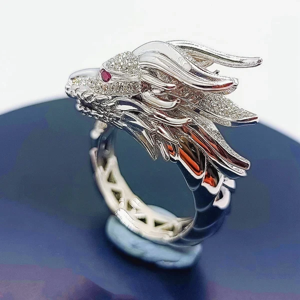 Anillo de dragón de plata hecho a mano