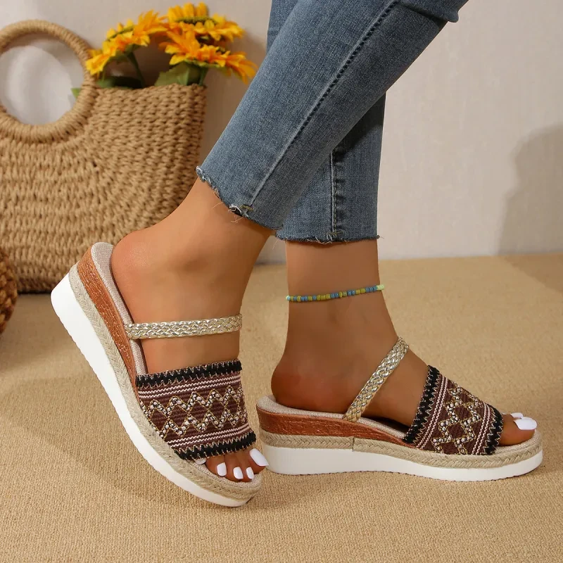 Nuevas sandalias con estampado de ondas y bloques de color para mujer