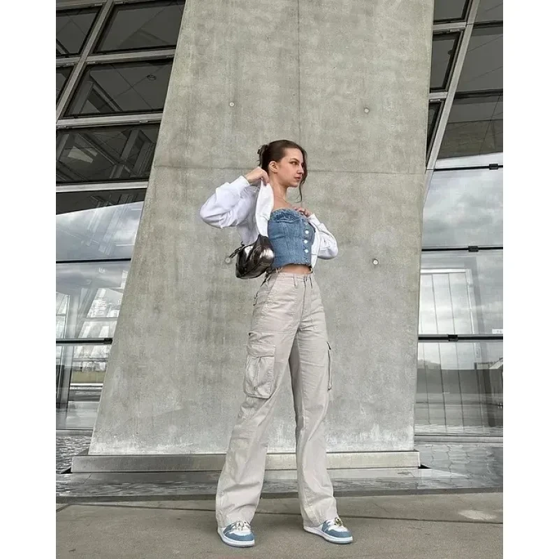 Vaqueros rectos de moda para mujer en otoño