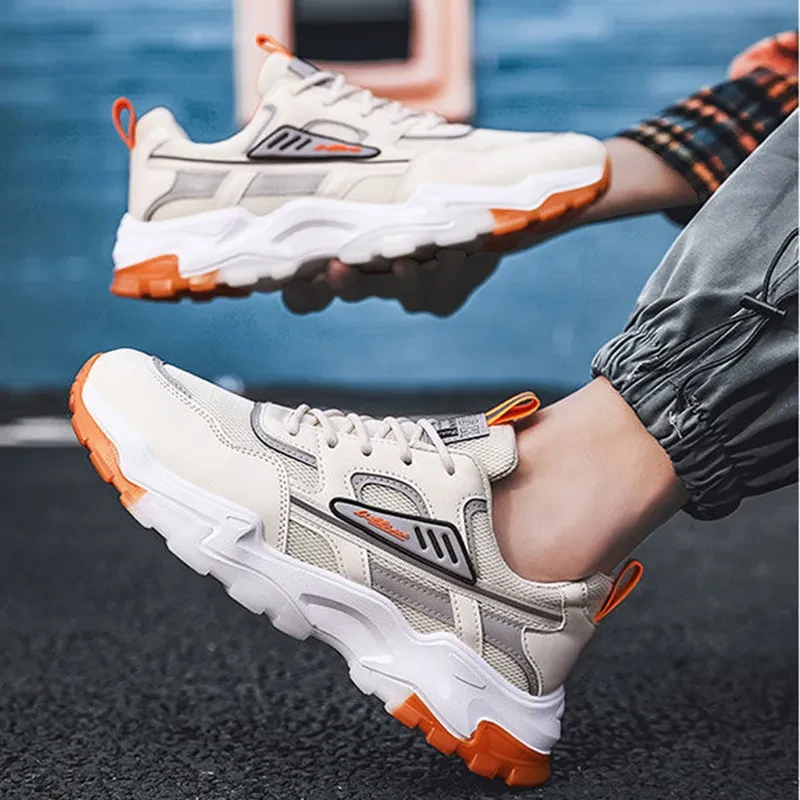 Zapatillas de malla con cordones en blanco y negro para hombre