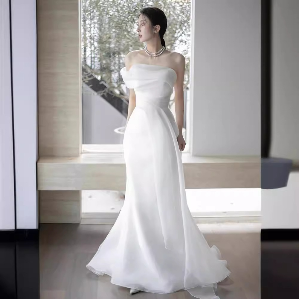Vestido de novia ligero con hombros descubiertos francés