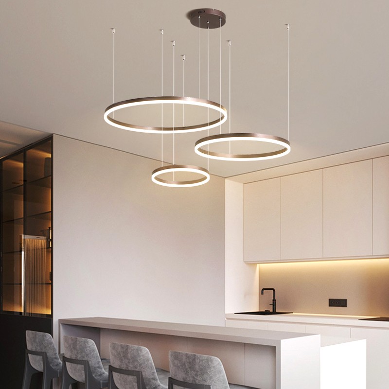 Lámpara de araña LED moderna 2023 - Lámpara de techo con anillos cepillados (dorado y café)