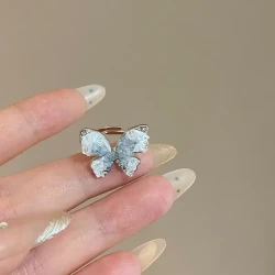 Anillo de mariposa azul degradado