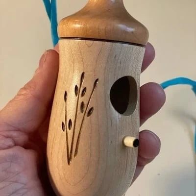 Casa de madera para colibríes: un regalo para los amantes de la naturaleza