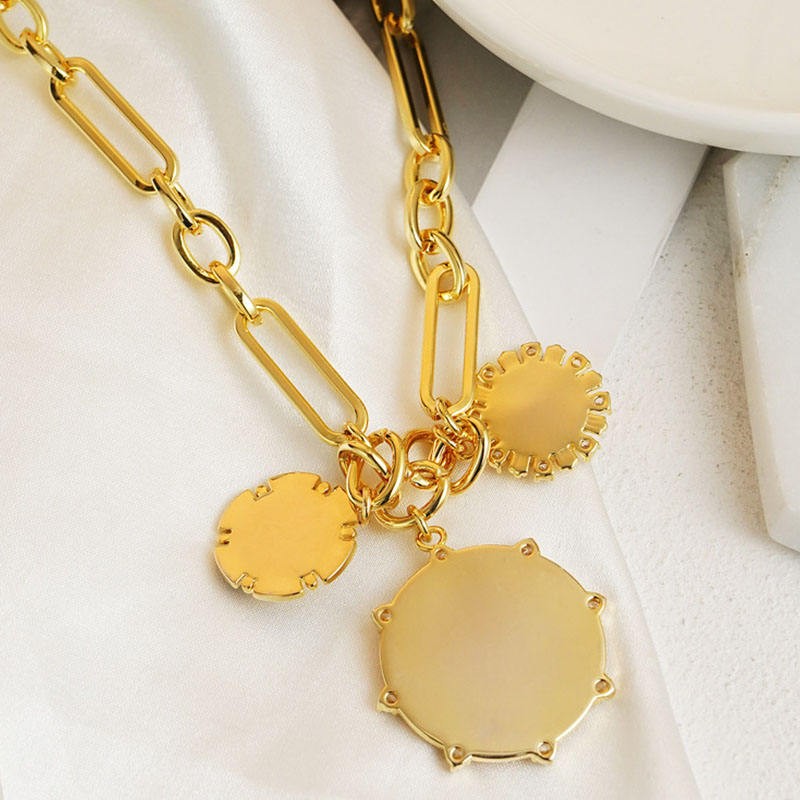 Collar con colgante de sol creativo de joyería de moda