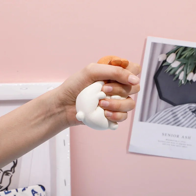 NUEVA Pelota antiestrés jumbo de fresa con forma de pollito y conejo - Kawaii - Conejo antiestrés de crecimiento lento para adultos y niños