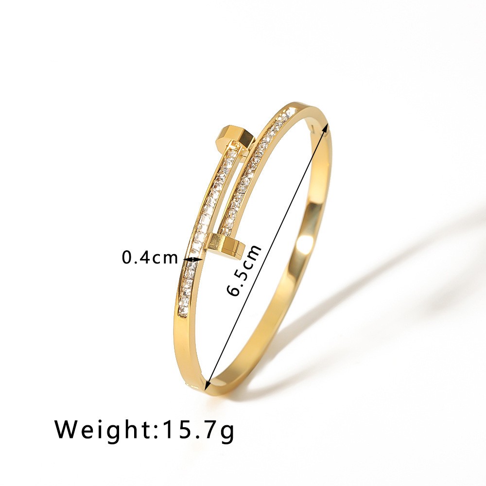 Brazalete de uñas con flecha radiante