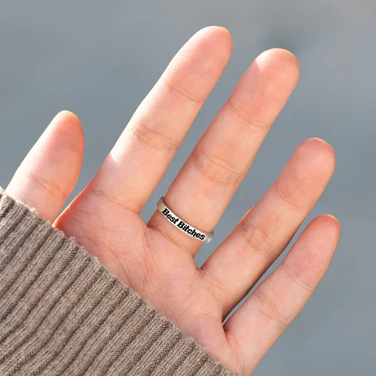 Anillos de corazón esmaltados a juego de Best Bitches