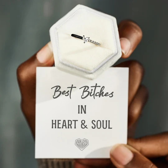 Anillos de corazón esmaltados a juego de Best Bitches