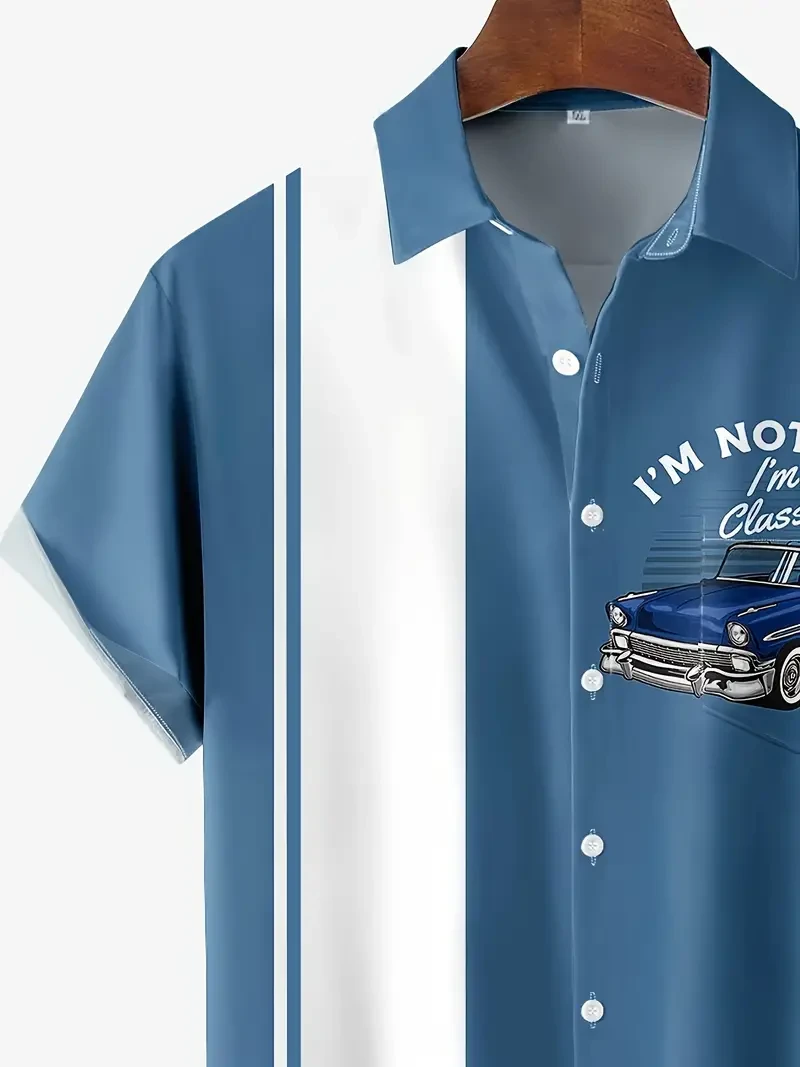 Camisa de manga corta con solapa y estampado gráfico de coche clásico para hombre, con bloques de color, informal, abotonada, para uso diario en verano y complejos turísticos. Detalles: Camisa de manga corta con solapa y estampado gráfico de coche clásico